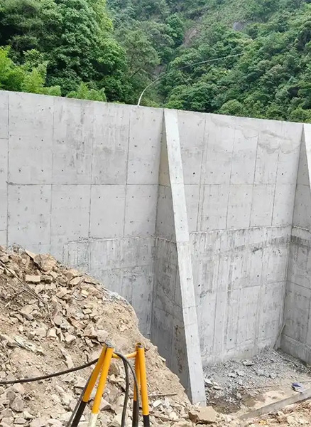 鹤壁浚县重力式挡土墙